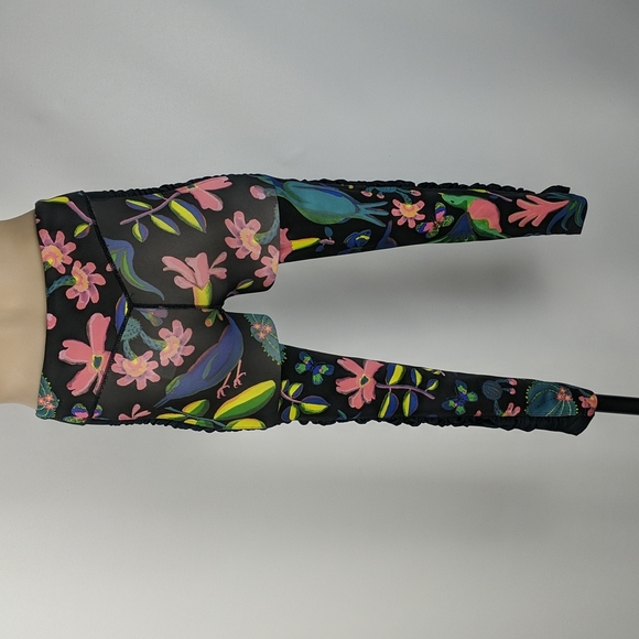 Nike Women's Tights Size Small Black Pink Green Floral Birds Ruched 3/4 Length - Picture 5 of 11